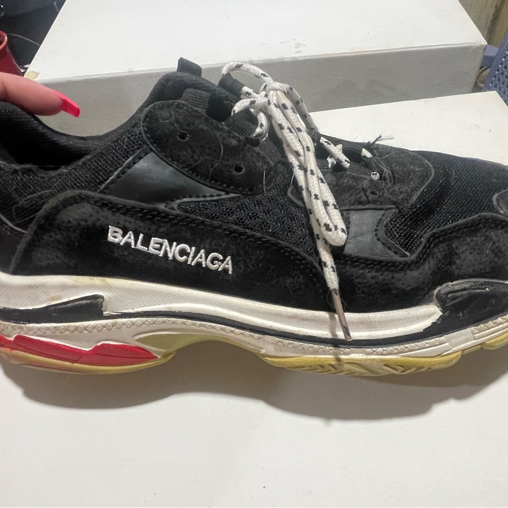 Balenciaga Black and White Sneakers - Picture 6 of 7
